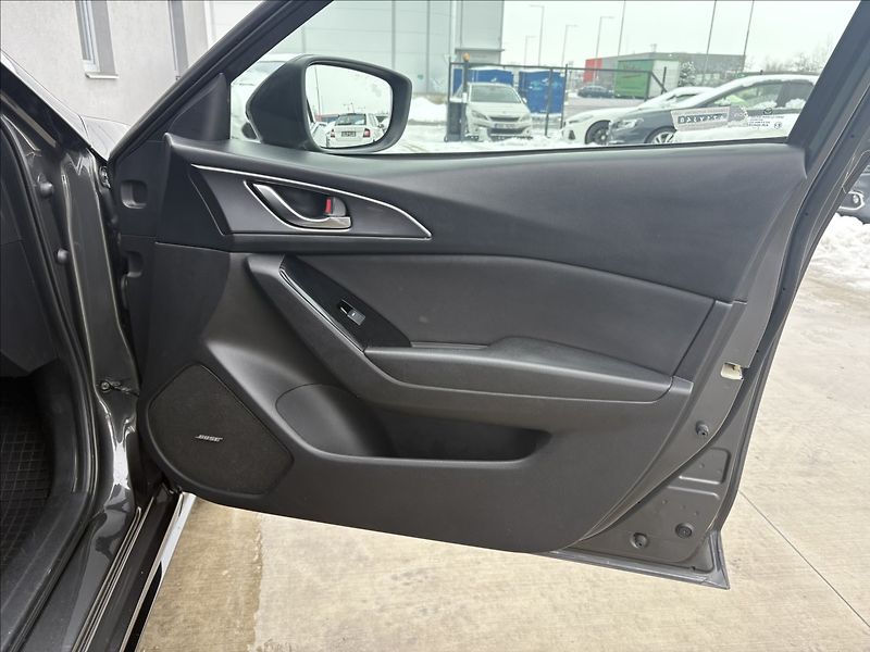 Mazda 3 2,0 i 88 KW REVOLUTION CZ 1.M - fotka 25 z 27