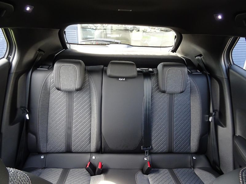 Peugeot 2008 (2026) ALLURE Hybrid 145k e-DCS6 - fotka 16 z 42