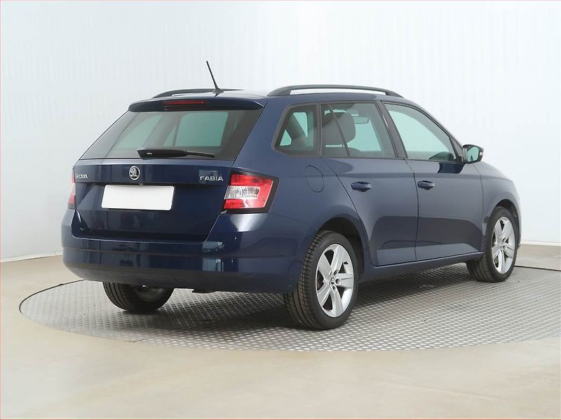 Škoda Fabia (2016) 1.2 TSI, Automat, Tempomat - fotka 5 z 17