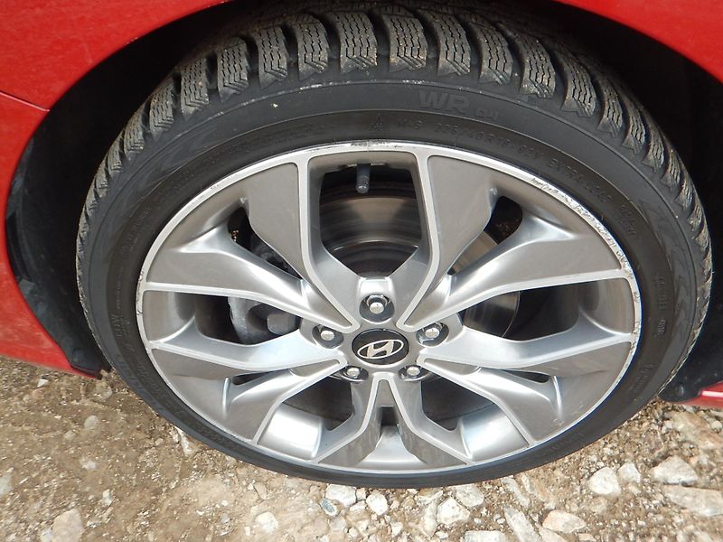 Hyundai i30 FASTBACK, 1.4 GDi TURBO, AUT - fotka 17 z 35