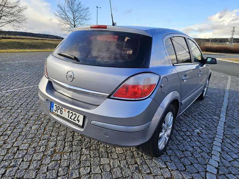 Opel Astra (2004) 1.6 16v PĚKNÝ STAV,  SPLÁTKY  - fotka 7 z 23