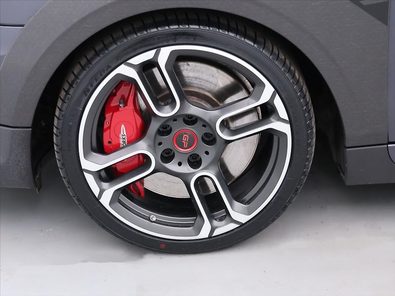 Mini Cooper 2,0 225kW JCW GP3 CZ DPH - fotka 25 z 32