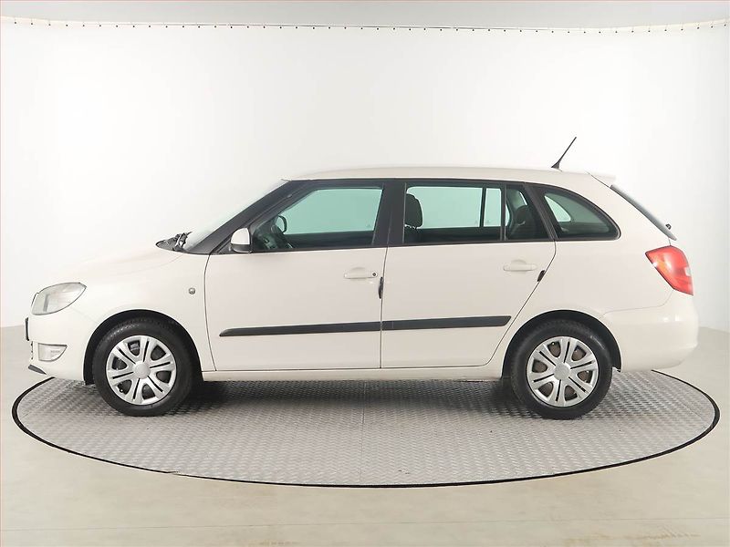 Škoda Fabia (2012) 1.2 TSI, po STK, rezervace - fotka 3 z 15