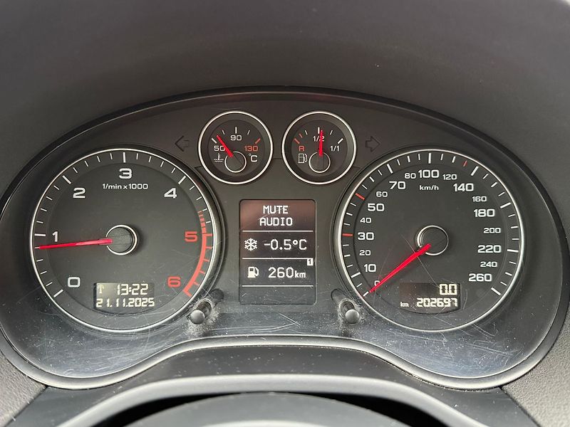 Audi A3 2.0 TDi, AutoAC - fotka 15 z 20