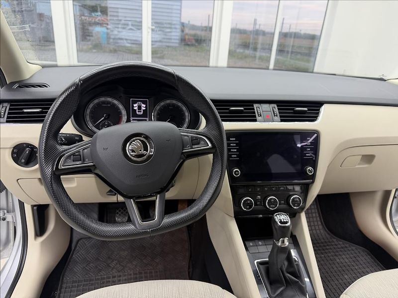 Škoda Octavia 1,6 TDi,Navi,digiklima,vyhř.se - fotka 15 z 33