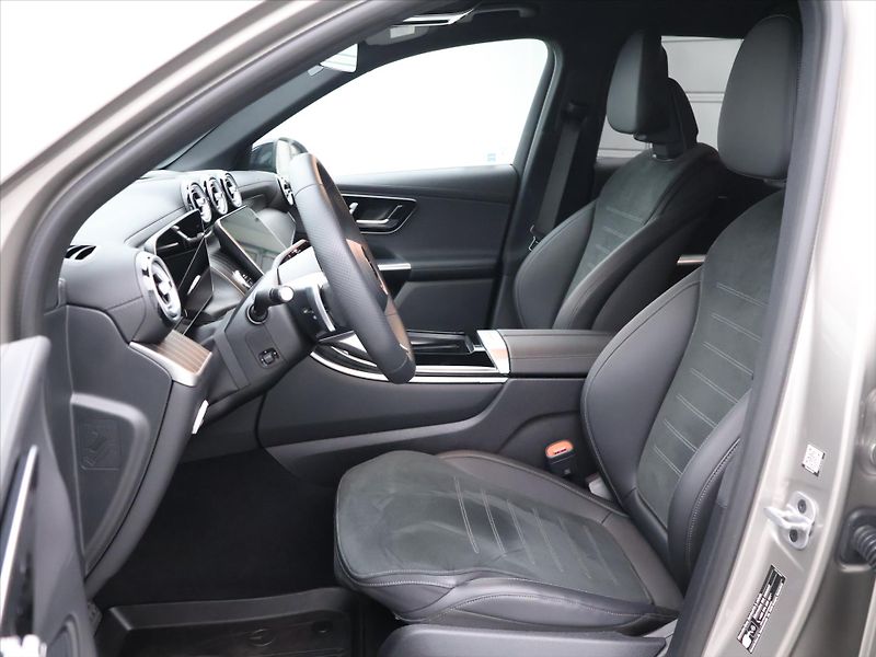 Mercedes-Benz GLC 2,0 300 4Matic AMG CZ 1Maj - fotka 12 z 41