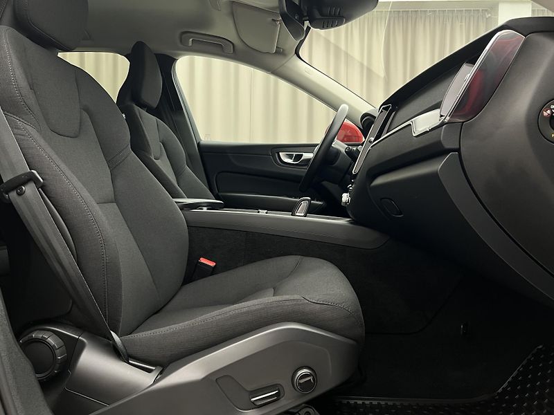 Volvo XC60 B4 MOMENTUM - fotka 18 z 46