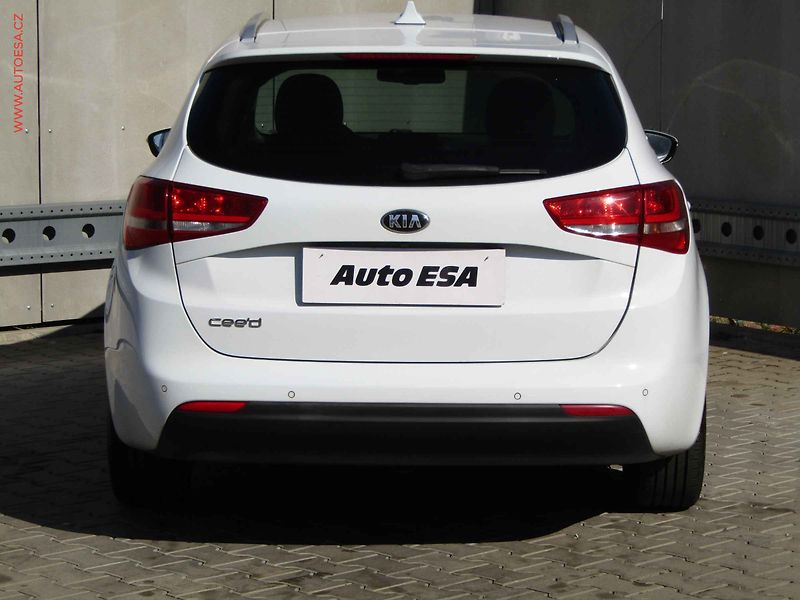 Kia Ceed (2017) 1.6i, 1.maj,ČR, Klima - fotka 5 z 18