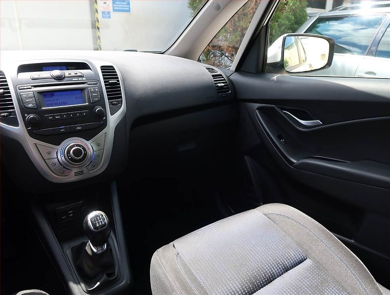 Hyundai ix20 (2016) 1.6 CVVT, Park. senzory - fotka 8 z 17