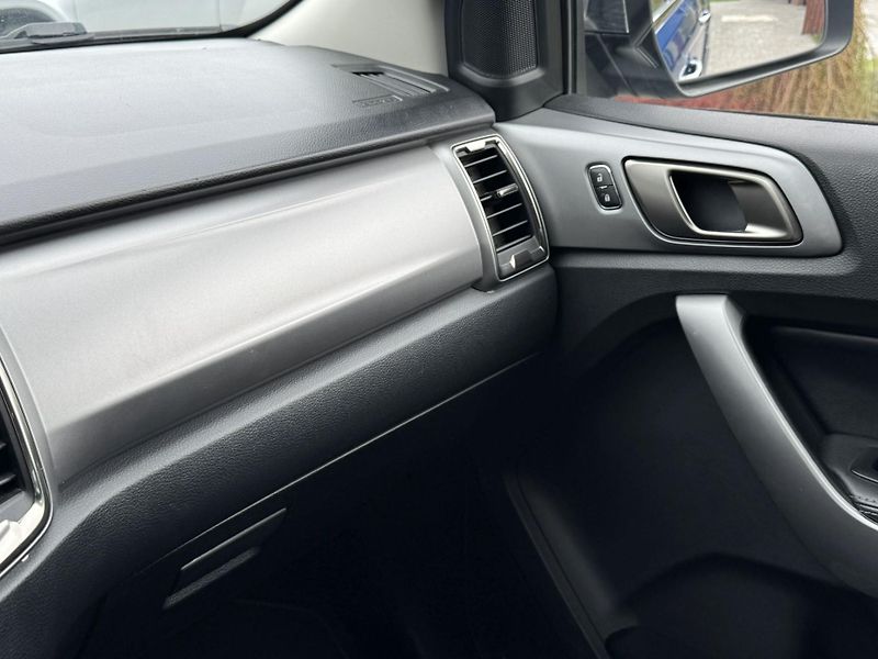 Ford Ranger Limited 157kw + tažné z. - fotka 34 z 54