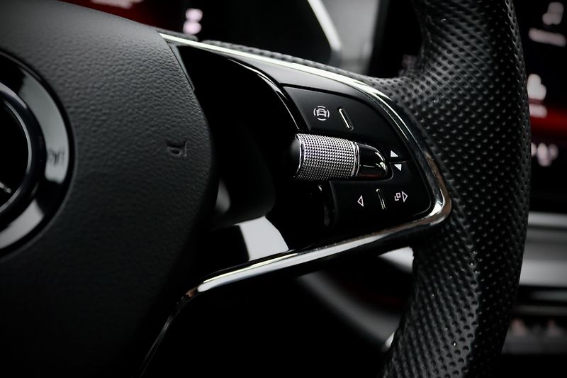 Škoda Octavia 4 Combi 1.5 TSI 110 kW - fotka 26 z 49