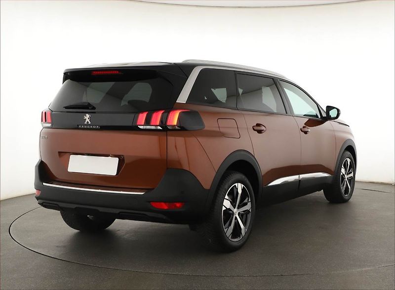 Peugeot 5008 (2023) PureTech 130 - fotka 5 z 20