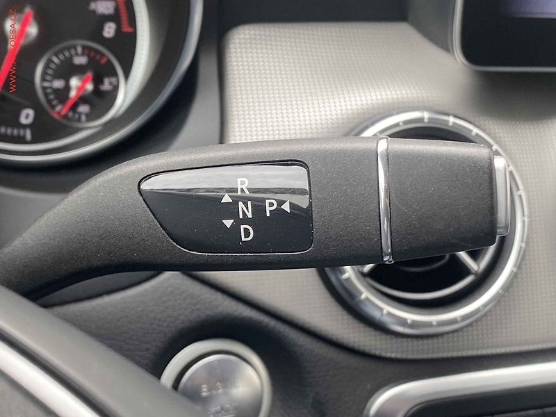 Mercedes-Benz CLA (2018) 1.6 CLA180, AT, LED, panor - fotka 19 z 20