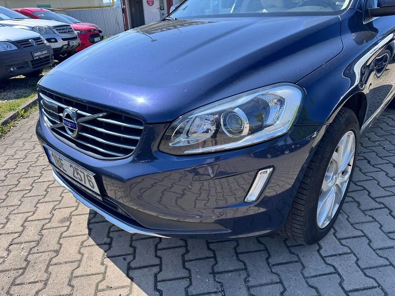 Volvo XC60 (2015) 4X4 2,4 D5 158 KW SUMMUM ČR - fotka 9 z 50