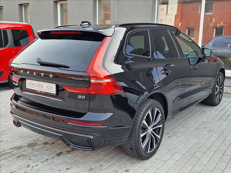 Volvo XC60 B5 184kW Plus Dark Auto,1.Maj - fotka 10 z 50
