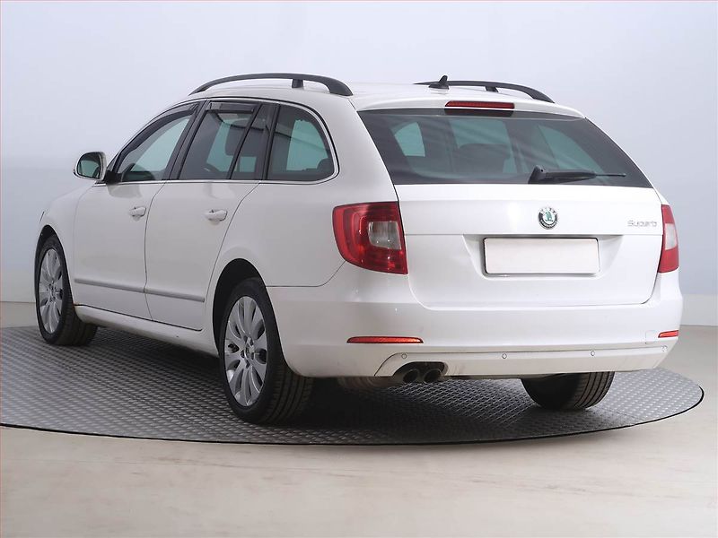 Škoda Superb (2012) Elegance 2.0 TDI, Navi, Xenony - fotka 4 z 21