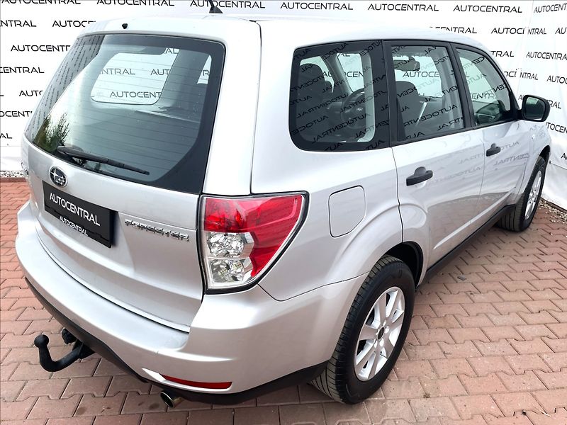 Subaru Forester 2,0 i,110kW,AWD,serv.kn. - fotka 9 z 18