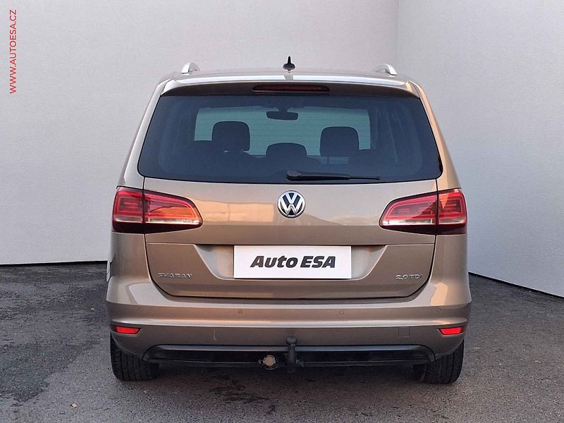 Volkswagen Sharan (2016) 2.0TDi 7míst, ČR, DSG, TZ - fotka 5 z 19