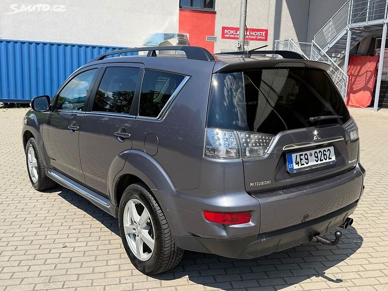Mitsubishi Outlander (2010) 2.2 DI-D, 130kw 4x4 - fotka 3 z 19