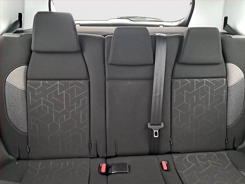 Peugeot 2008 (2018) Active 1.2 PureTech, ČR,1.maj - fotka 10 z 17