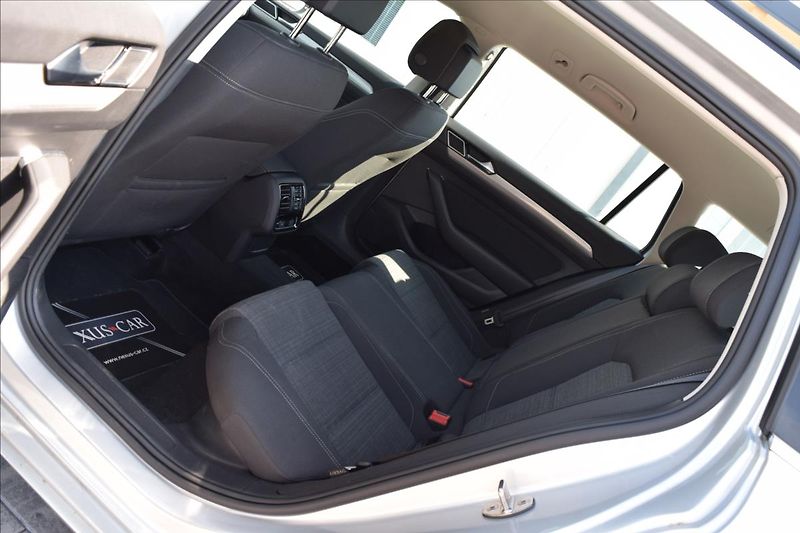 Volkswagen Passat 2,0 TDI 110KW LED MATRIX DSG - fotka 18 z 49