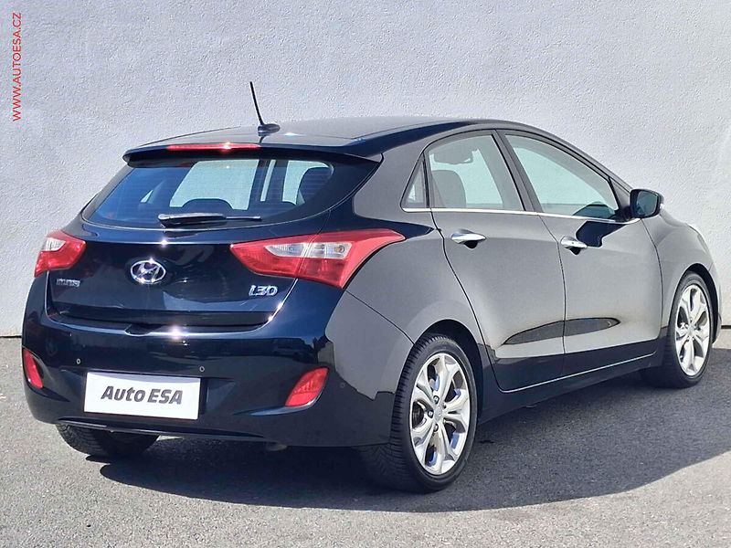 Hyundai i30 (2013) 1.6GDi, 2.maj, servis.kniha - fotka 4 z 19