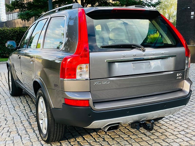 Volvo XC90 2.4 D5 4x4 AUT SERVISKA TAŽNÉ - fotka 16 z 48