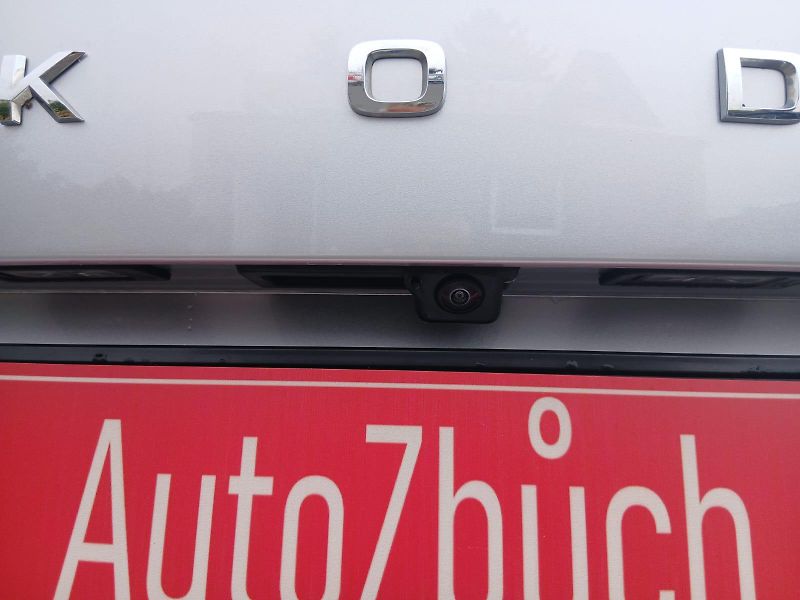 Škoda Octavia 2.0 TDI,STYLE INDIVIDUAL - fotka 11 z 58
