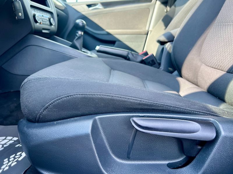 Volkswagen Jetta (2011) 1.2TSi 77kW *ALU*PDC*Klima* - fotka 17 z 19