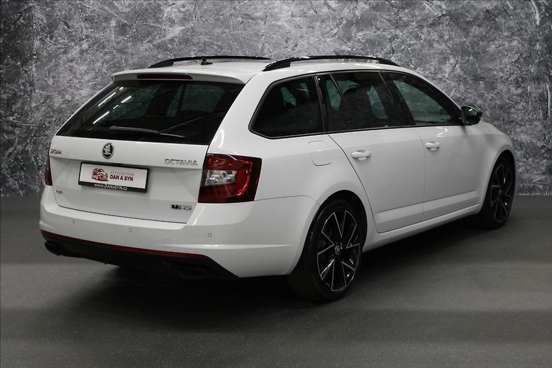 Škoda Octavia 2,0 TDI RS DSG 4x4 virtual pan - fotka 3 z 33