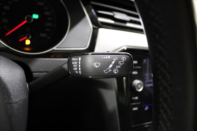 Volkswagen Passat 1,5 TSI DSG Business 1.maj. CZ - fotka 18 z 35