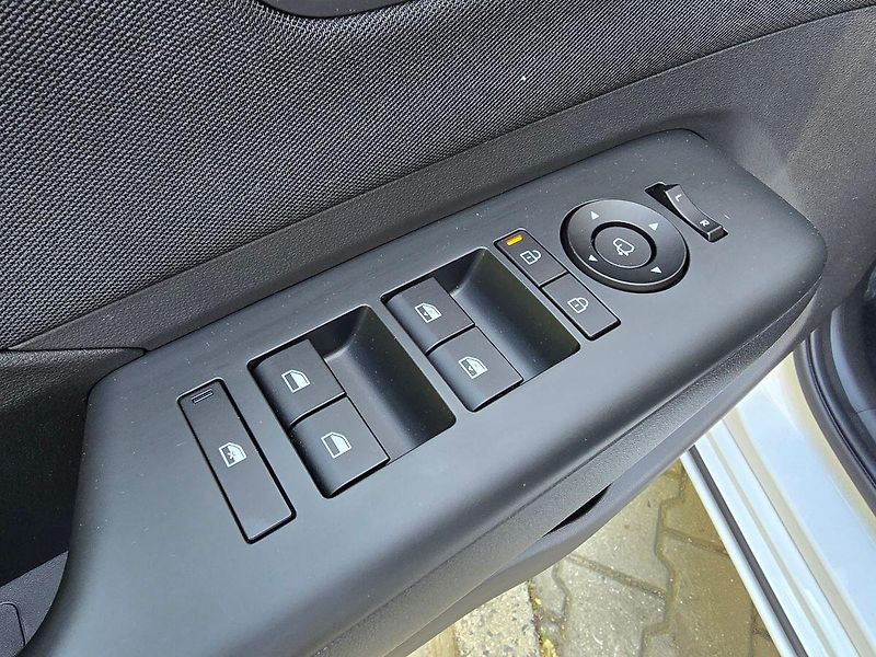 Hyundai Kona (2026) 64.8kwh Smart Range Clima - fotka 10 z 25