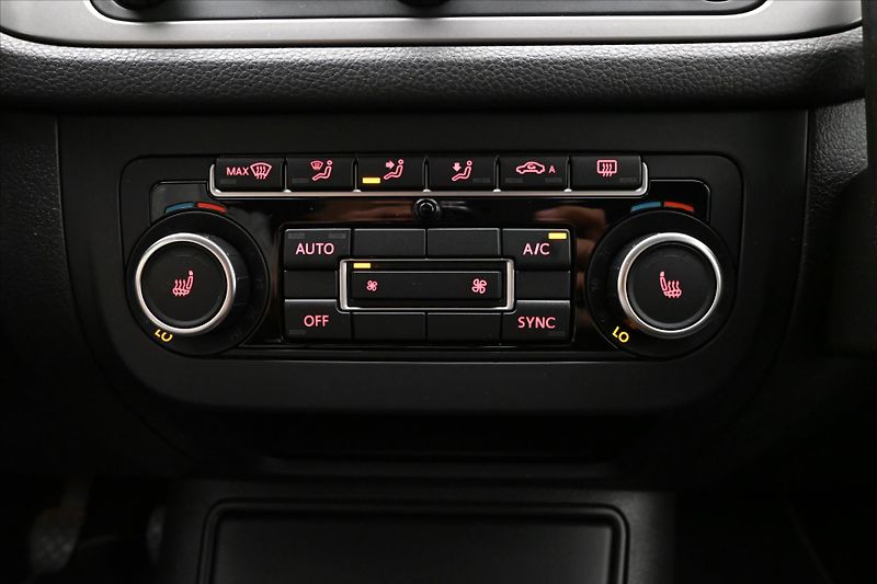Volkswagen Tiguan 2,0 TDI 103kW 4x4 Manuál Záruk - fotka 21 z 31