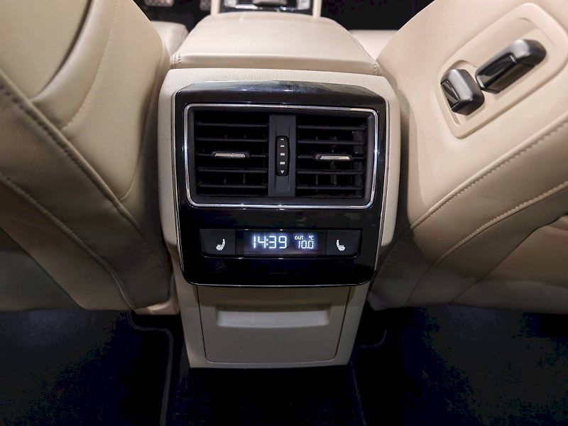 Škoda Superb (2022) 2.0 TDI 147 kW DSG 4x4 L&K - fotka 26 z 31