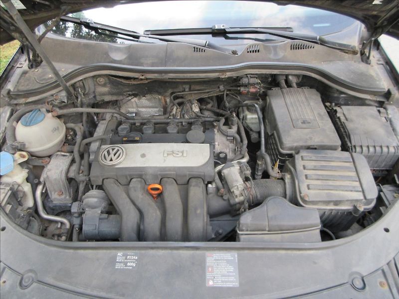 Volkswagen Passat 2,0 FSi 110Kw, 4x4, Kůže, xeno - fotka 24 z 24