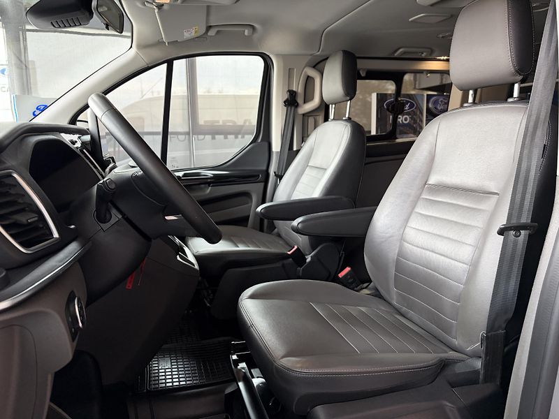 Ford Tourneo Custom - fotka 16 z 16