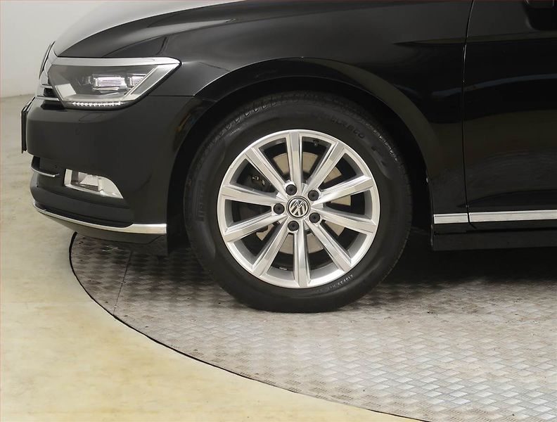 Volkswagen Passat (2019) Highline 2.0 TDI, Automat - fotka 15 z 21