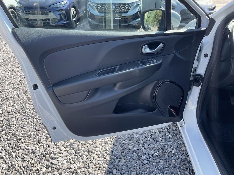 Renault Clio (2020) 0.9 TCe,56kW,1.Maj - fotka 20 z 32