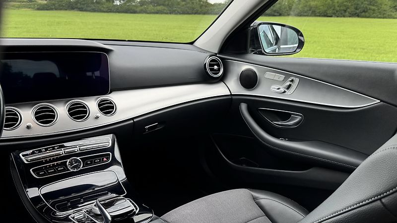 Mercedes-Benz Třídy E (2019) pravidelný servis, hezký stav - fotka 15 z 20