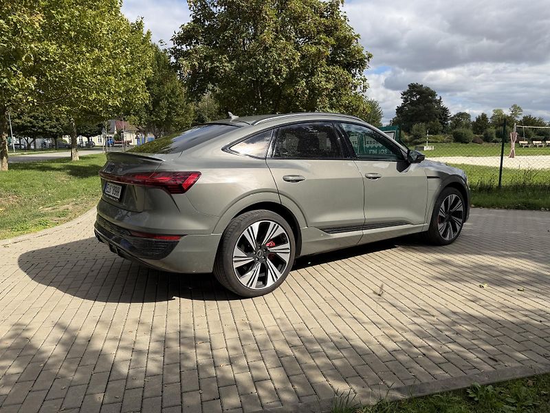 Audi Q8 e-tron 55 Quattro B&O S-Line Head-Up  - fotka 10 z 25