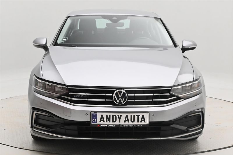Volkswagen Passat 1,4 TSI GTE 160 kW DSG Highlin - fotka 2 z 32