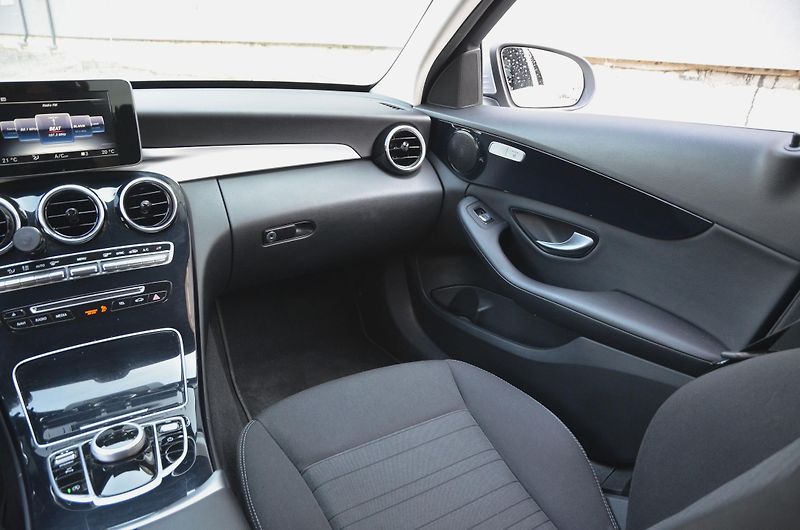 Mercedes-Benz Třídy C (2017) C 200d // REZERVOVÁNO // - fotka 24 z 37