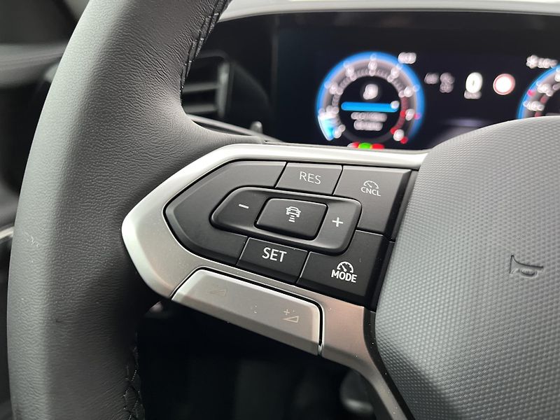 Volkswagen Passat 2.0TSI 150kW ELEGANCE - fotka 16 z 27