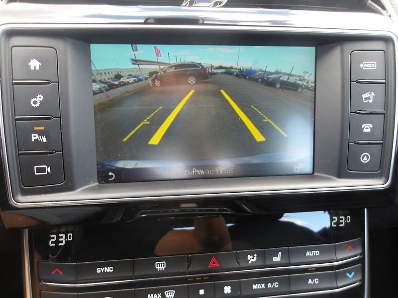 Jaguar XE 2,0D 120kW NAJ:133000km !!! - fotka 30 z 34
