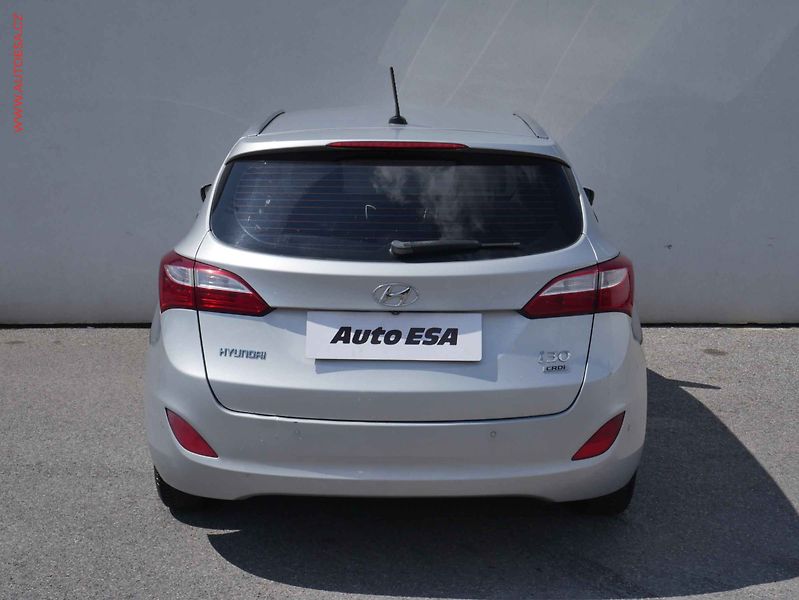 Hyundai i30 (2013) 1.6 CRDi, Klima, temp - fotka 5 z 14