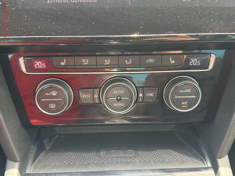 Volkswagen Passat (2019) 2.0TSi, 2.maj,ČR, DSG, LED - fotka 15 z 20