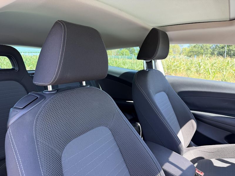 Volkswagen Scirocco 1.4 TSI 90KW PANORAMA ROZVODY - fotka 28 z 37