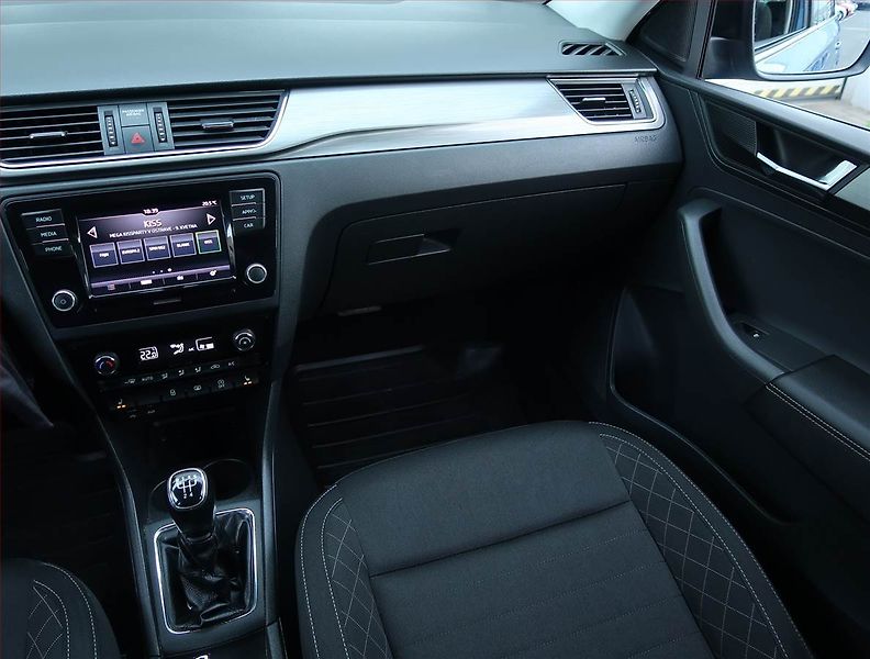 Škoda Rapid (2017) Spaceback 1.0 TSI - fotka 8 z 17