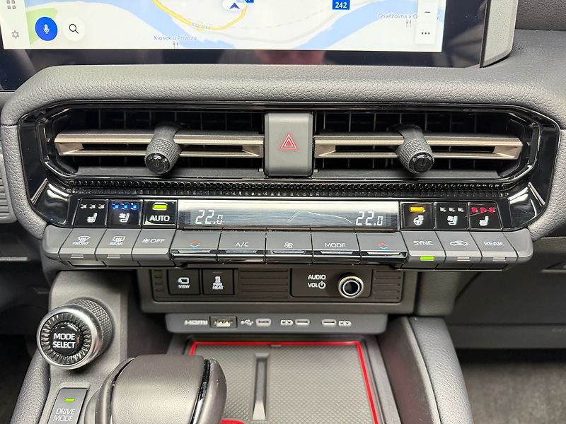 Toyota Land Cruiser 2.8L D-4D AWD J250 PRADO, PANO - fotka 23 z 33