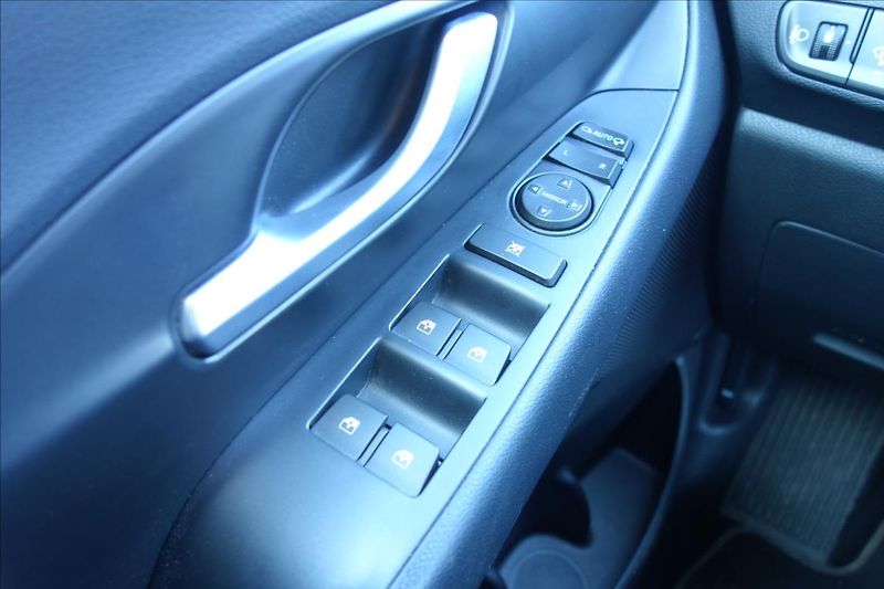 Hyundai i30 1,4 T-GDi,ČR,1 MAJ.,52TIS.KM. - fotka 36 z 44